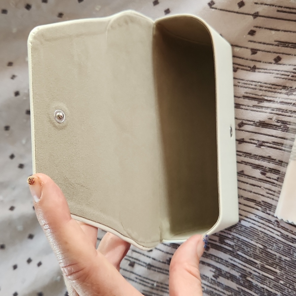 Michael Kors Light Cream Eyeglass Case - Picture 3 of 3